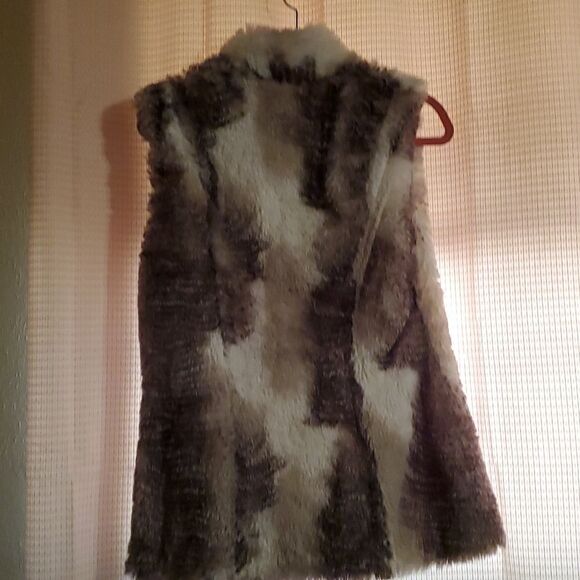 CABI Aspen Faux Fur Vest #3179 - Picture 4 of 7